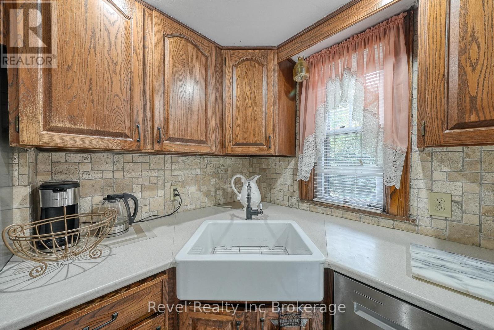 140 Vansittart Avenue, Woodstock (Woodstock - North), Ontario  N4S 6E6 - Photo 14 - X12841034