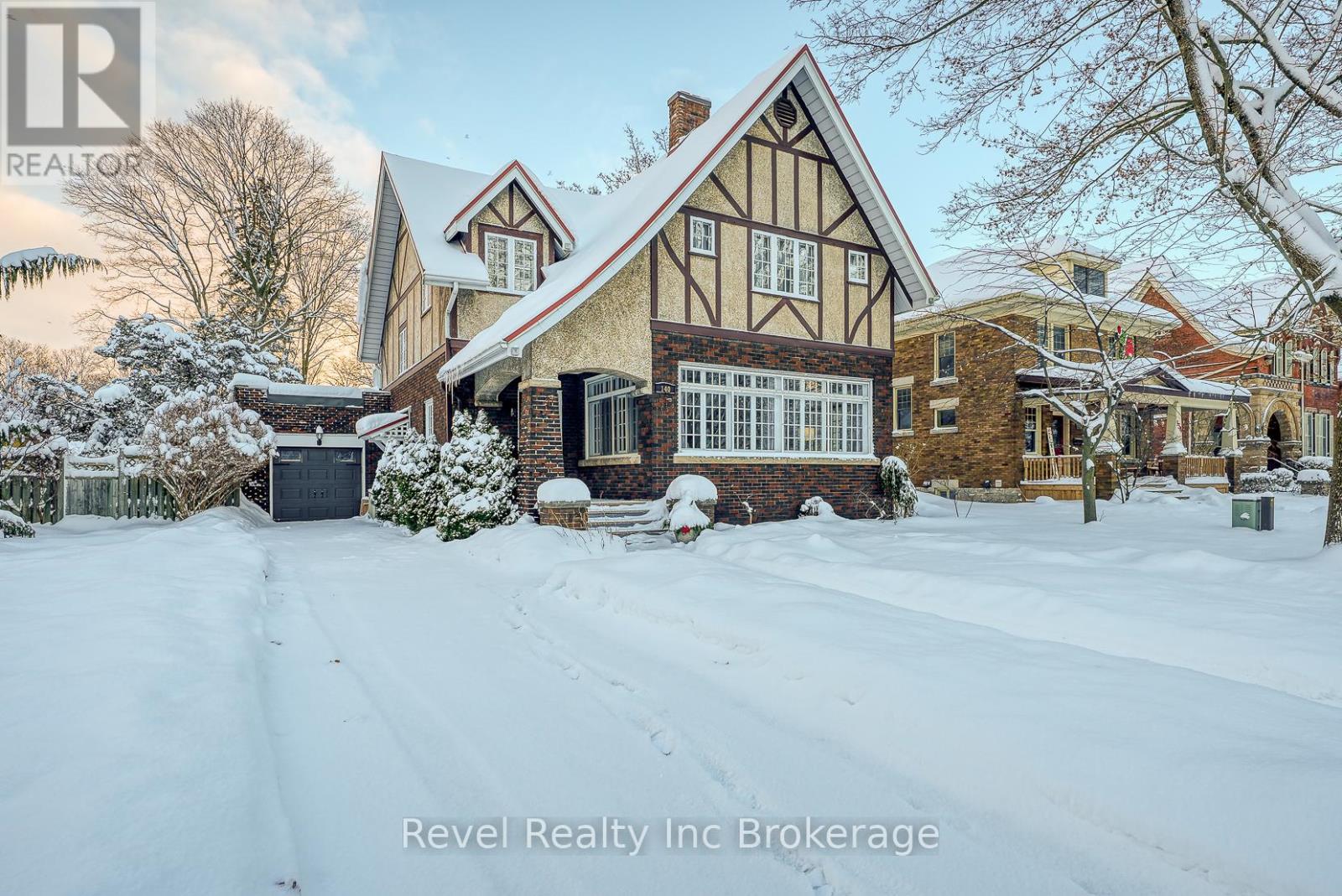 140 Vansittart Avenue, Woodstock (Woodstock - North), Ontario  N4S 6E6 - Photo 2 - X12841034