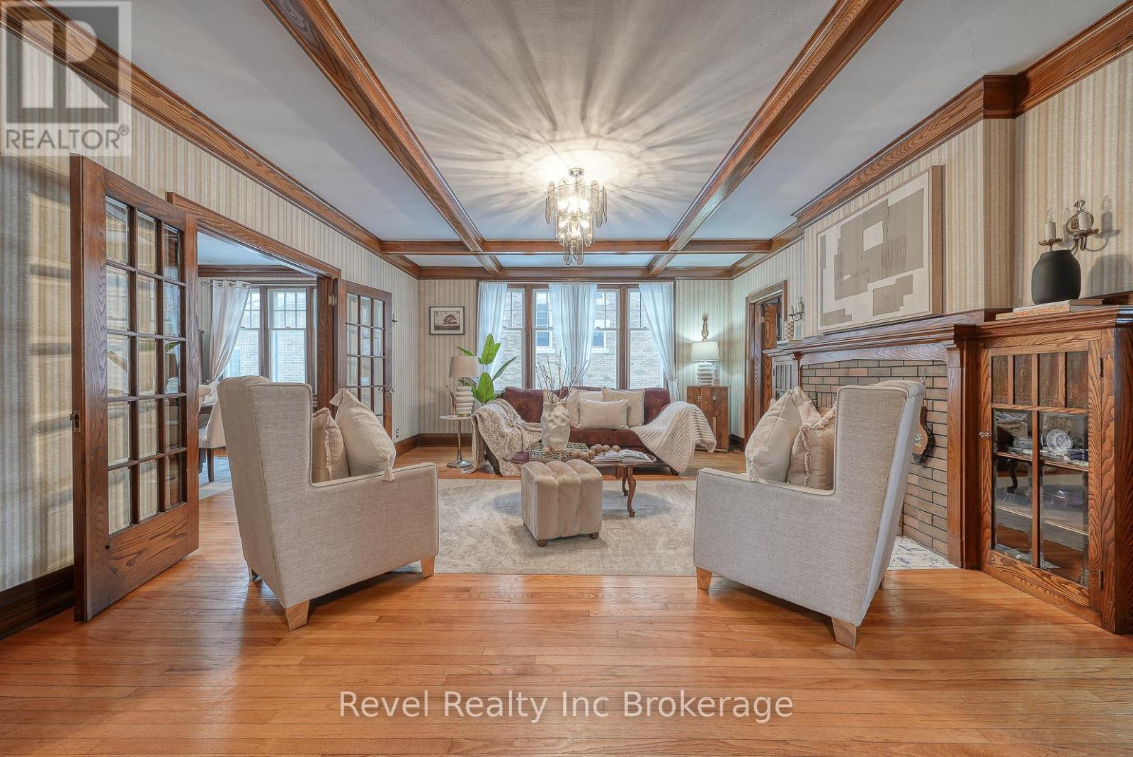 140 Vansittart Avenue, Woodstock (Woodstock - North), Ontario  N4S 6E6 - Photo 6 - X12841034