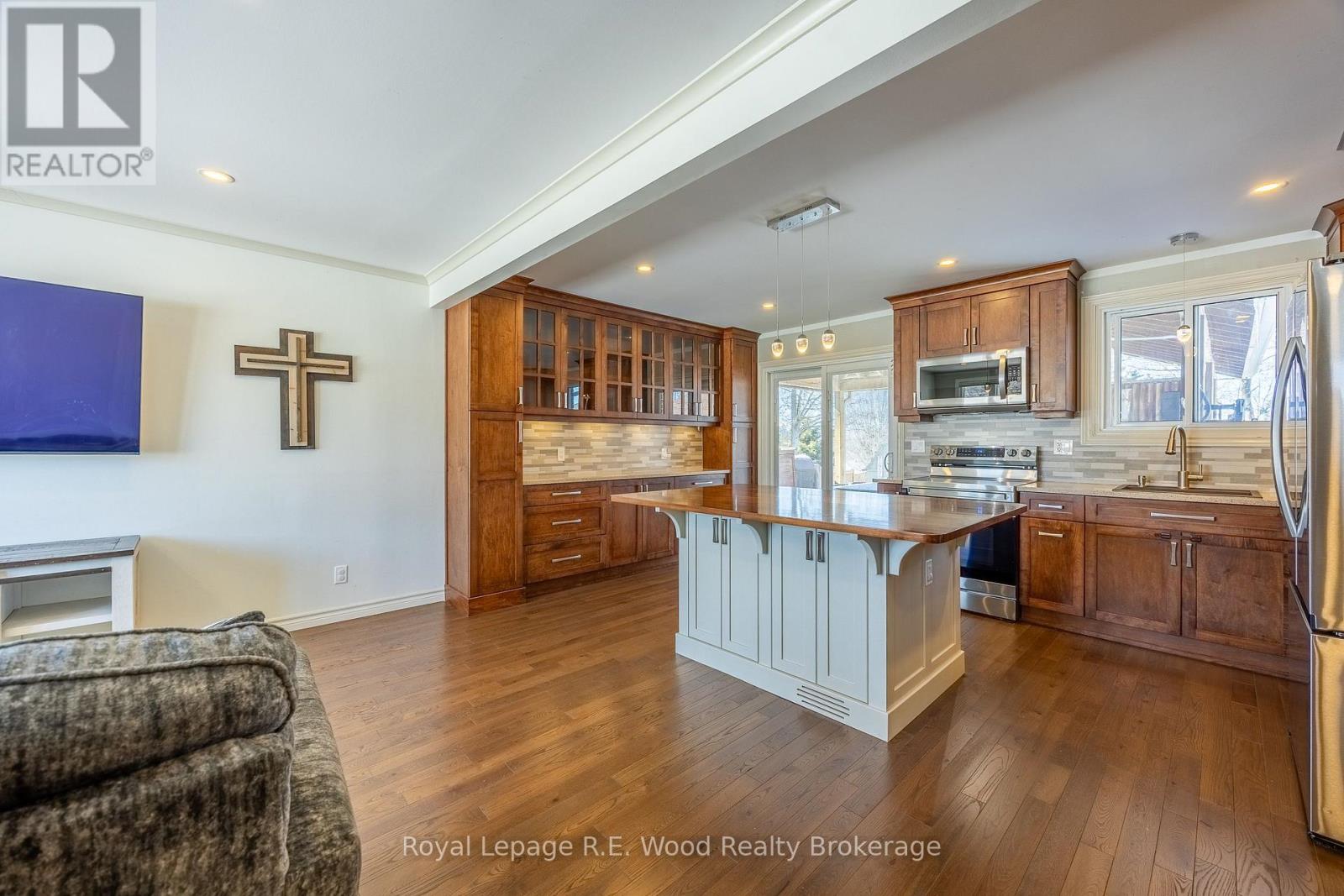 11 Glenwood Road, Ingersoll (Ingersoll - South), Ontario  N5C 3N7 - Photo 2 - X12843084