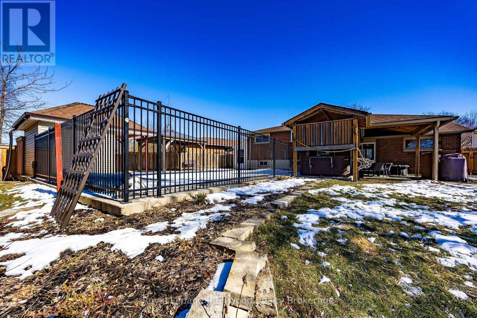 11 Glenwood Road, Ingersoll (Ingersoll - South), Ontario  N5C 3N7 - Photo 29 - X12843084