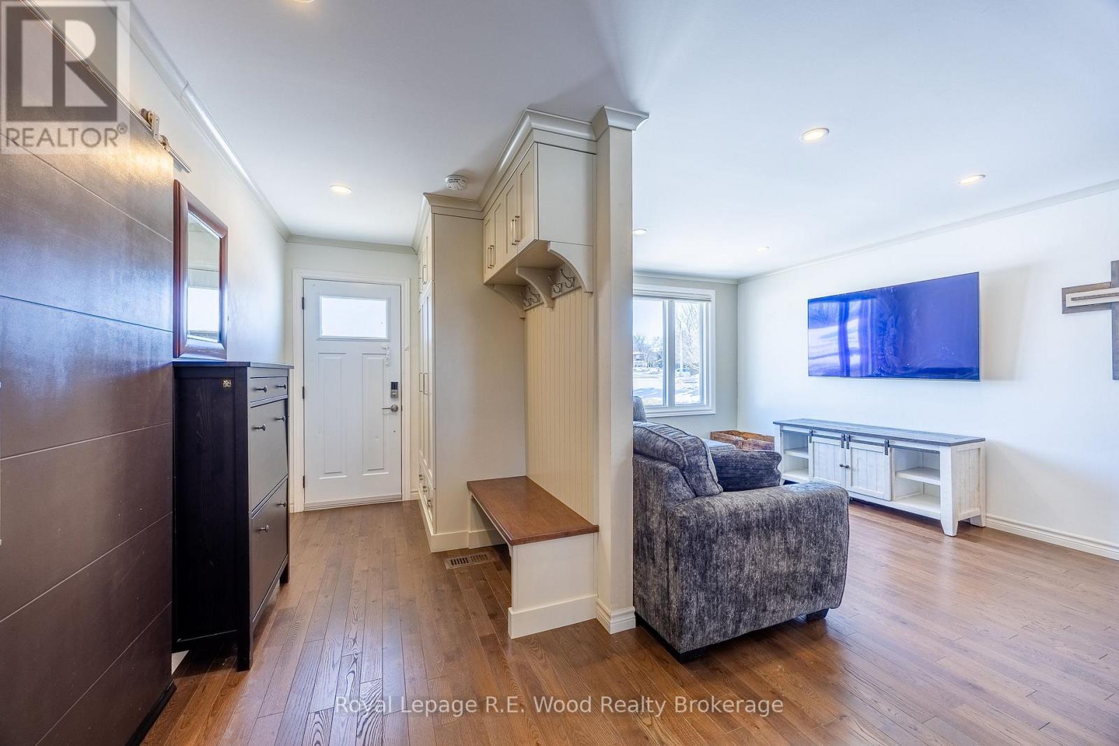 11 Glenwood Road, Ingersoll (Ingersoll - South), Ontario  N5C 3N7 - Photo 3 - X12843084