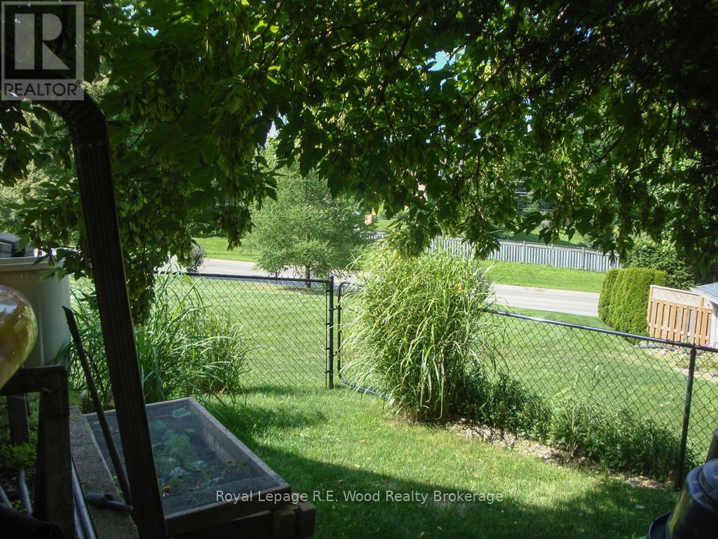 11 Glenwood Road, Ingersoll (Ingersoll - South), Ontario  N5C 3N7 - Photo 35 - X12843084