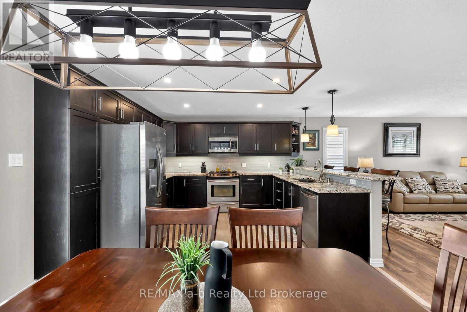 87 Walker Road, Ingersoll (Ingersoll - South), Ontario  N5C 0C3 - Photo 12 - X12843558