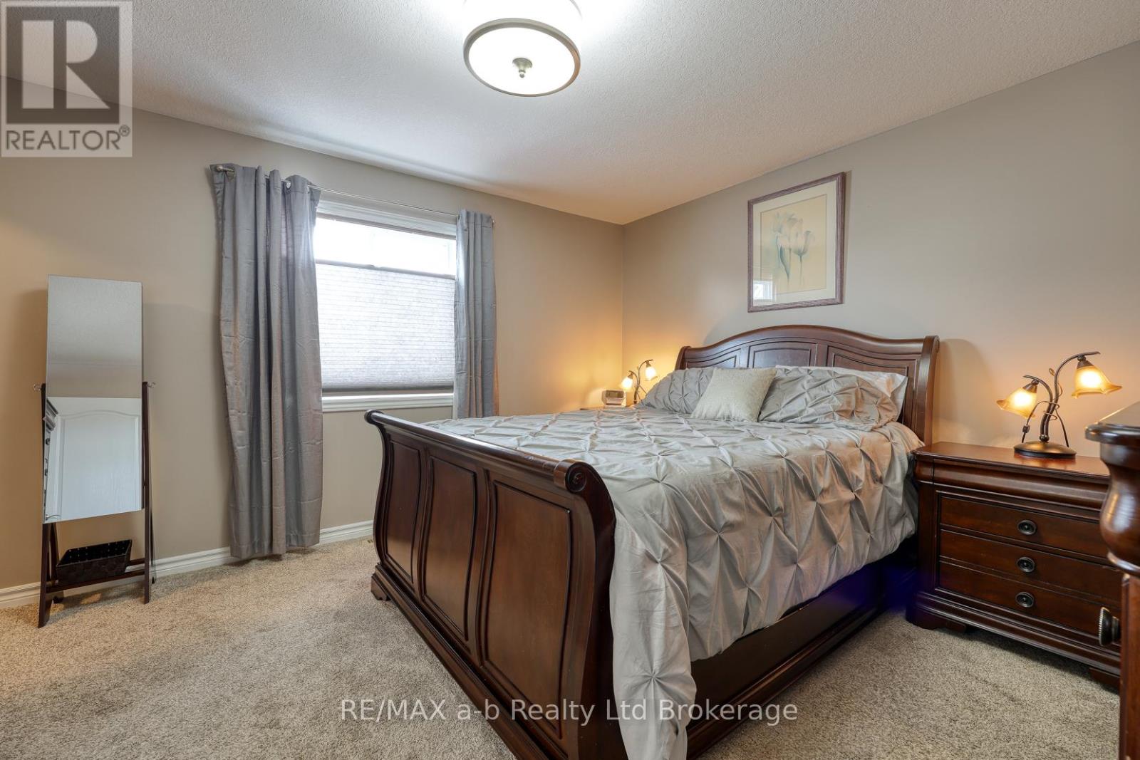 87 Walker Road, Ingersoll (Ingersoll - South), Ontario  N5C 0C3 - Photo 18 - X12843558