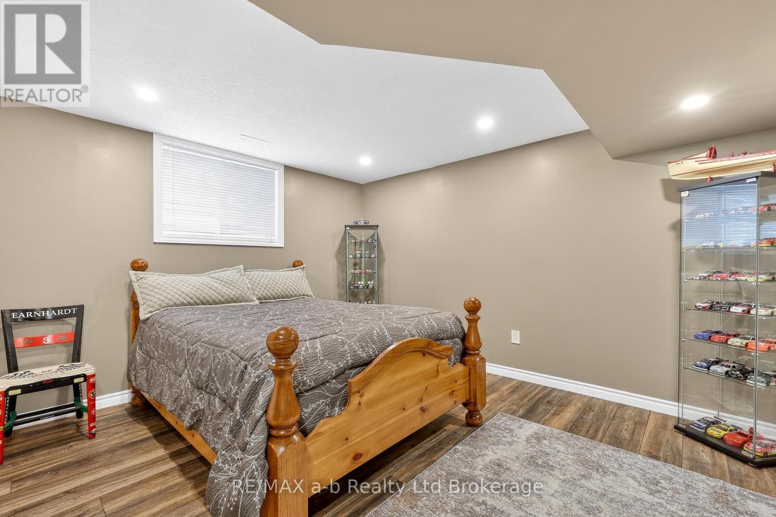 87 Walker Road, Ingersoll (Ingersoll - South), Ontario  N5C 0C3 - Photo 30 - X12843558