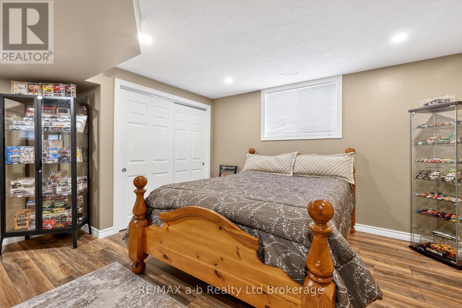 87 Walker Road, Ingersoll (Ingersoll - South), Ontario  N5C 0C3 - Photo 31 - X12843558