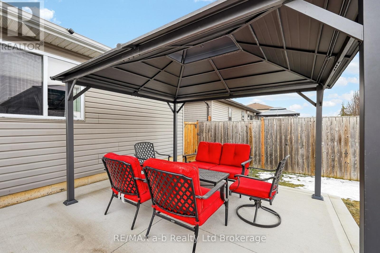 87 Walker Road, Ingersoll (Ingersoll - South), Ontario  N5C 0C3 - Photo 34 - X12843558