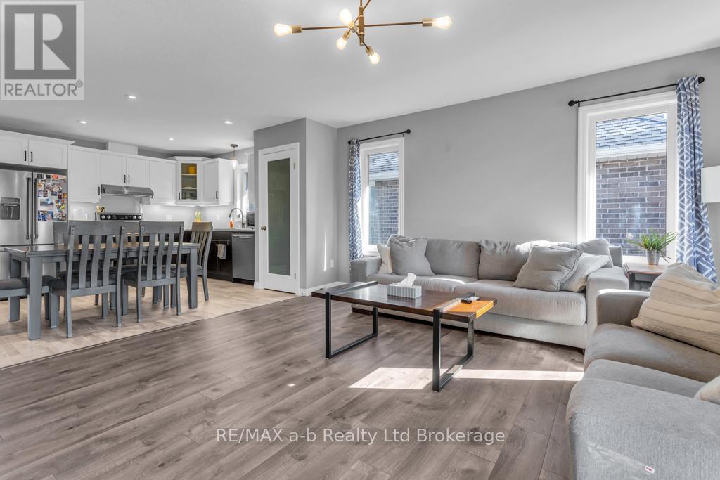 242 Wilson Avenue, Tillsonburg, Ontario  N4G 0H4 - Photo 14 - X12843874