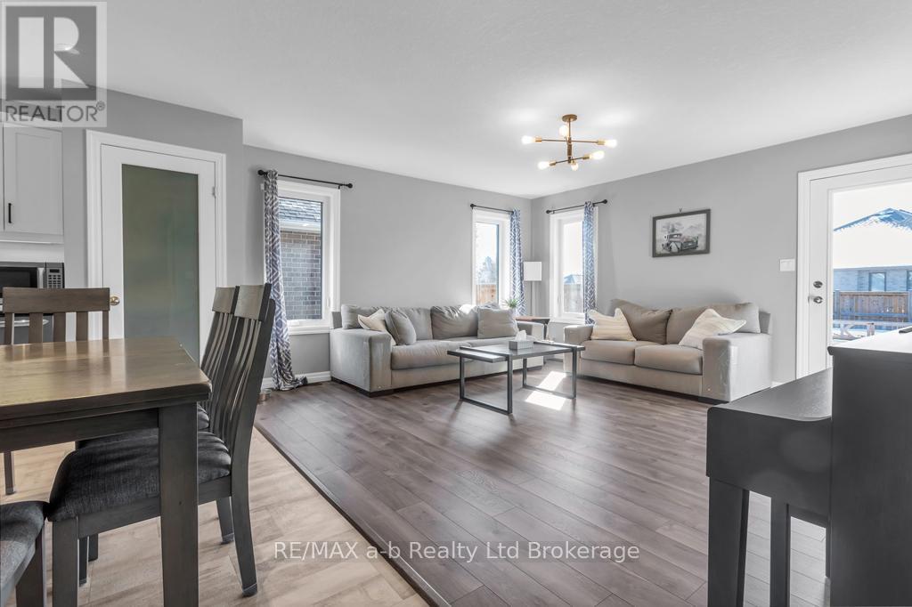 242 Wilson Avenue, Tillsonburg, Ontario  N4G 0H4 - Photo 15 - X12843874