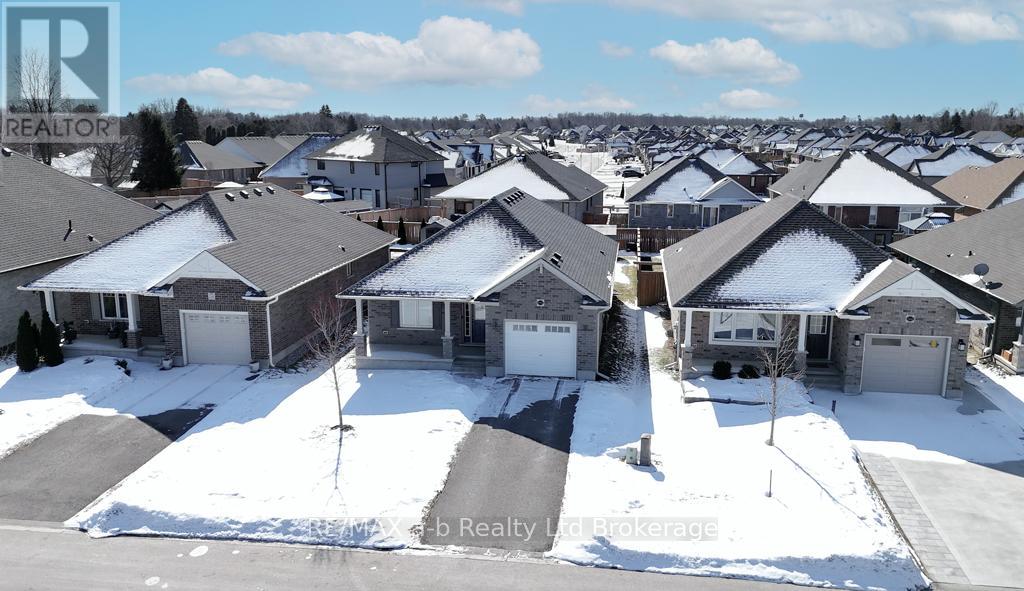 242 Wilson Avenue, Tillsonburg, Ontario  N4G 0H4 - Photo 2 - X12843874