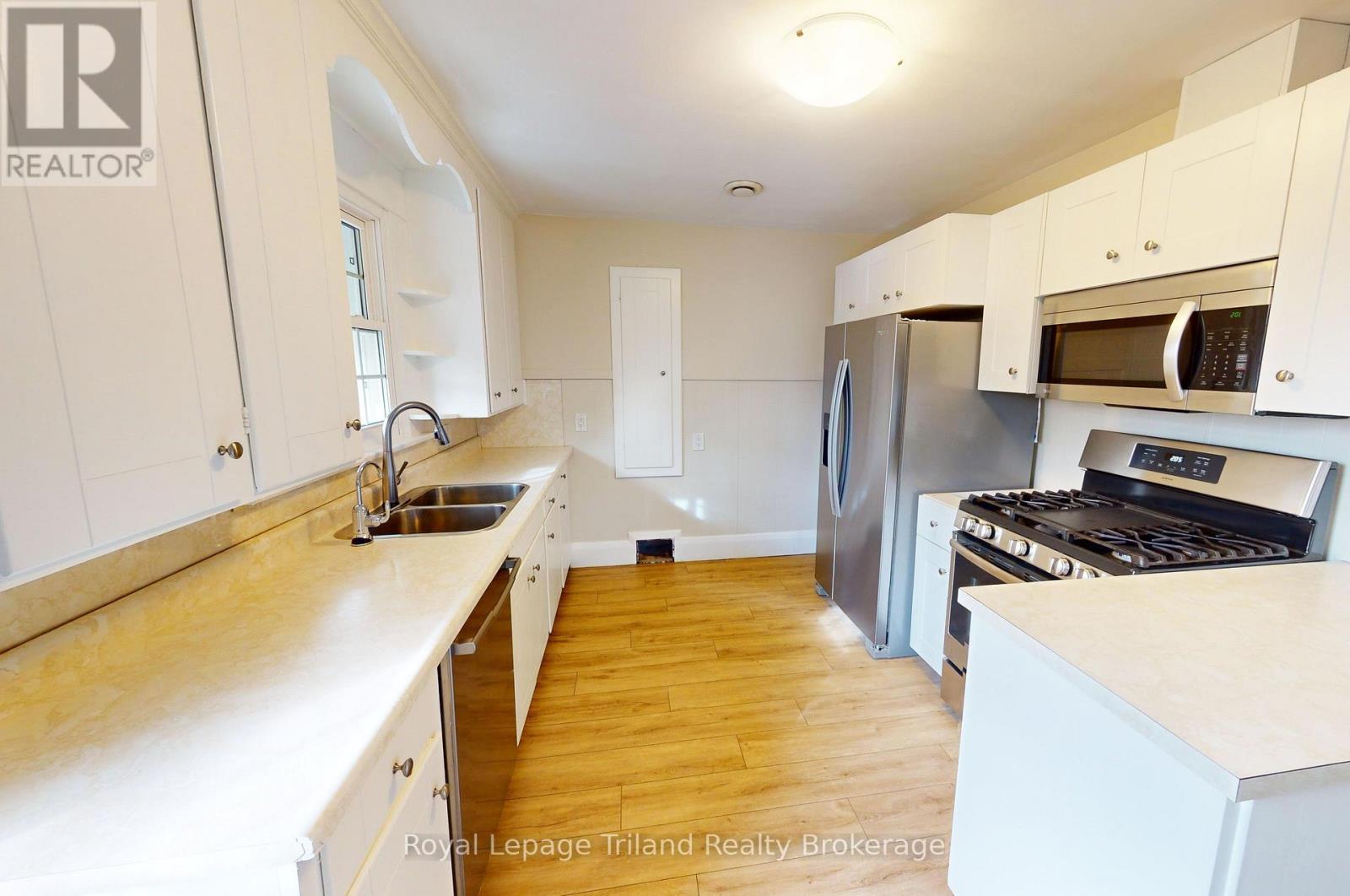 2 - 145 Vansittart Avenue, Woodstock (Woodstock - North), Ontario  N4S 6E5 - Photo 2 - X12845300