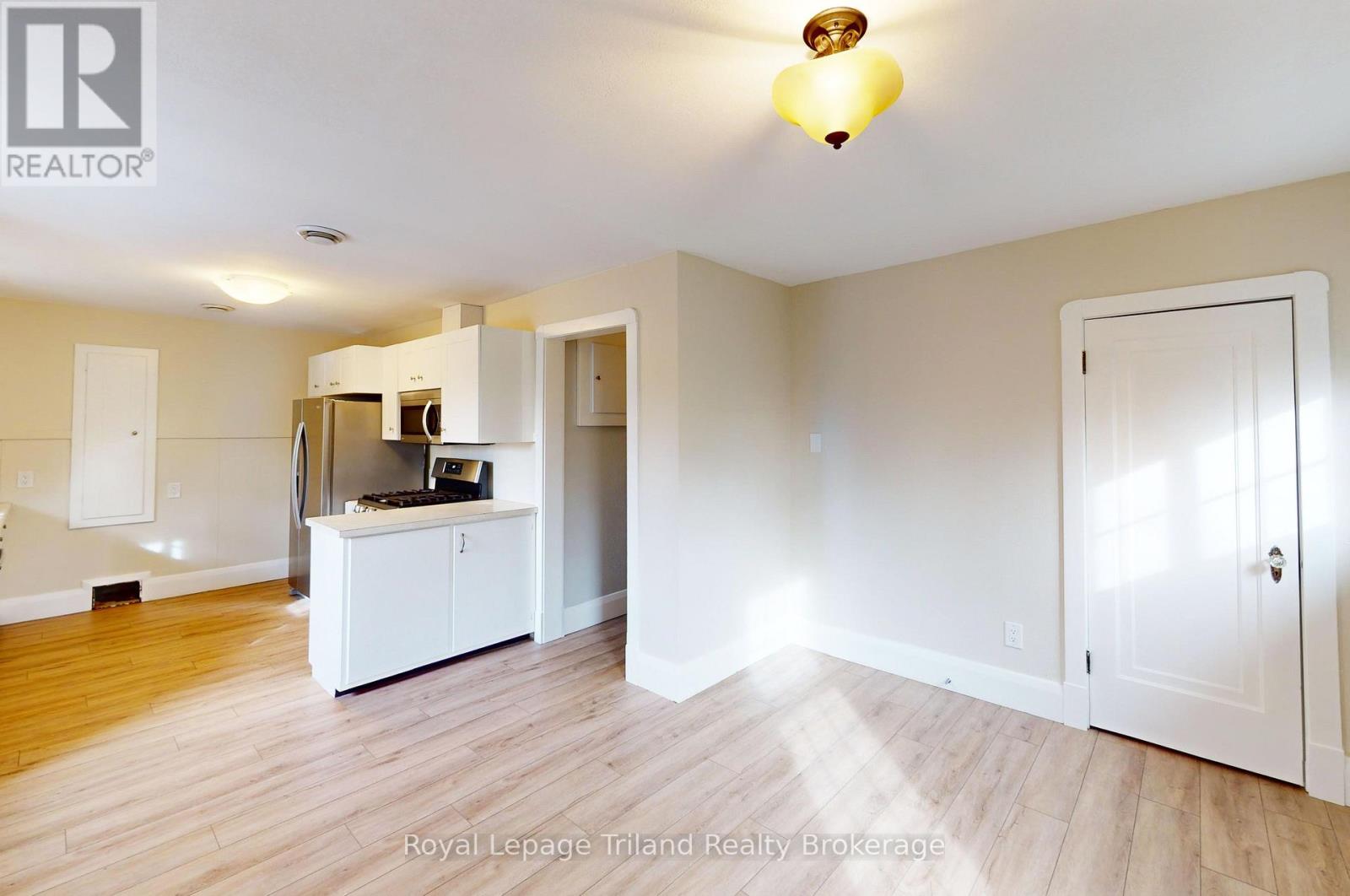 2 - 145 Vansittart Avenue, Woodstock (Woodstock - North), Ontario  N4S 6E5 - Photo 5 - X12845300