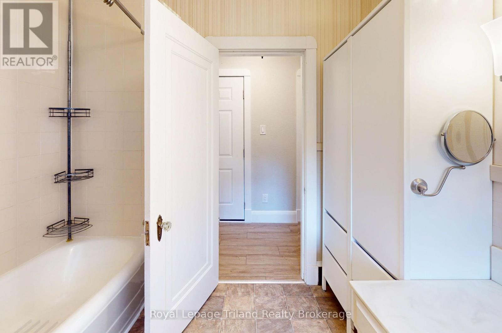 2 - 145 Vansittart Avenue, Woodstock (Woodstock - North), Ontario  N4S 6E5 - Photo 9 - X12845300