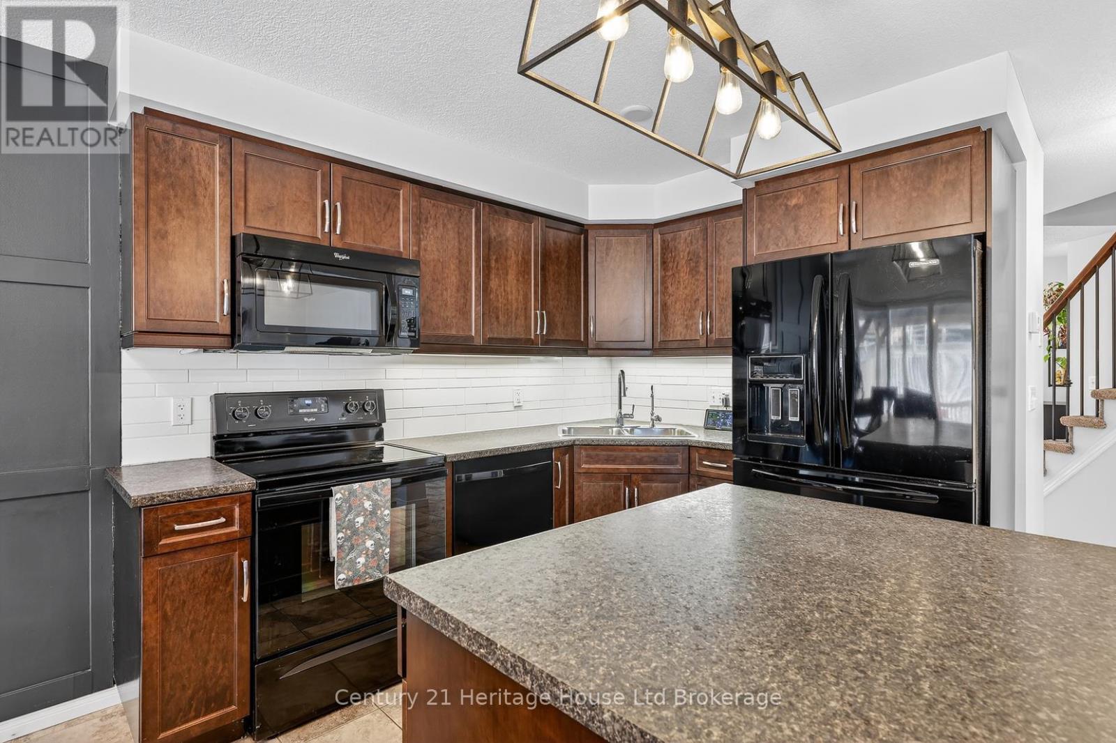 464 Champlain Avenue, Woodstock (Woodstock - South), Ontario  N4V 0A7 - Photo 12 - X12845322