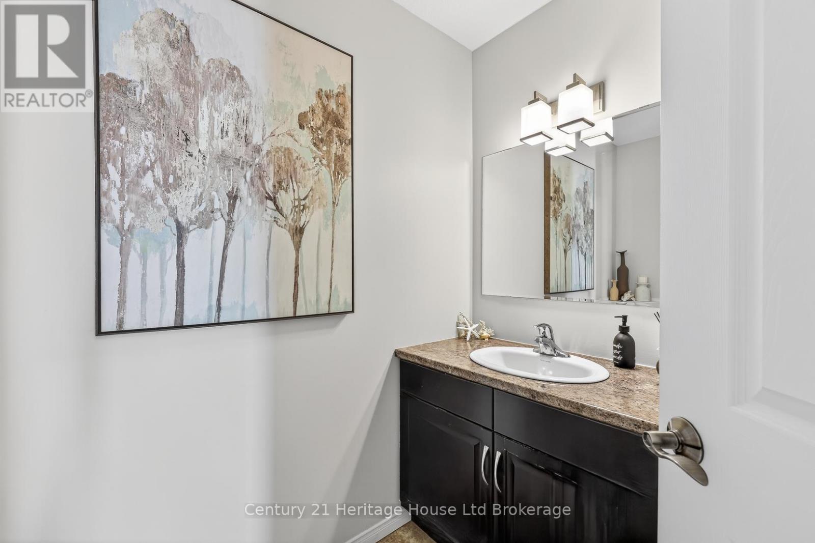 464 Champlain Avenue, Woodstock (Woodstock - South), Ontario  N4V 0A7 - Photo 6 - X12845322