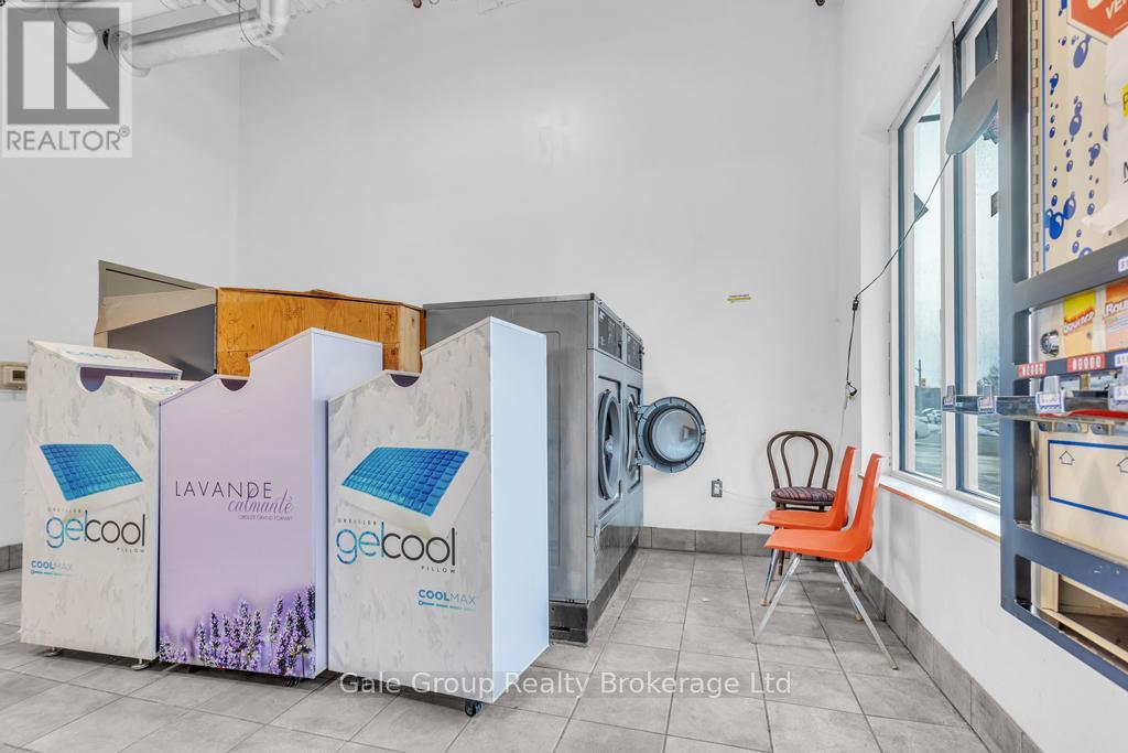 3 - 300 Main Street, Woodstock (Woodstock - South), Ontario  N4S 1T3 - Photo 4 - X12849700