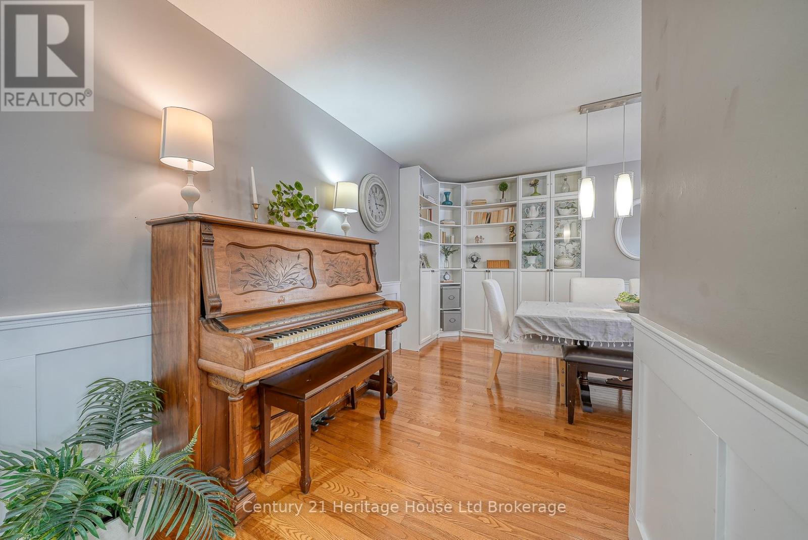 18 Potters Way, Woodstock (Woodstock - South), Ontario  N4S 8Z5 - Photo 8 - X12849730