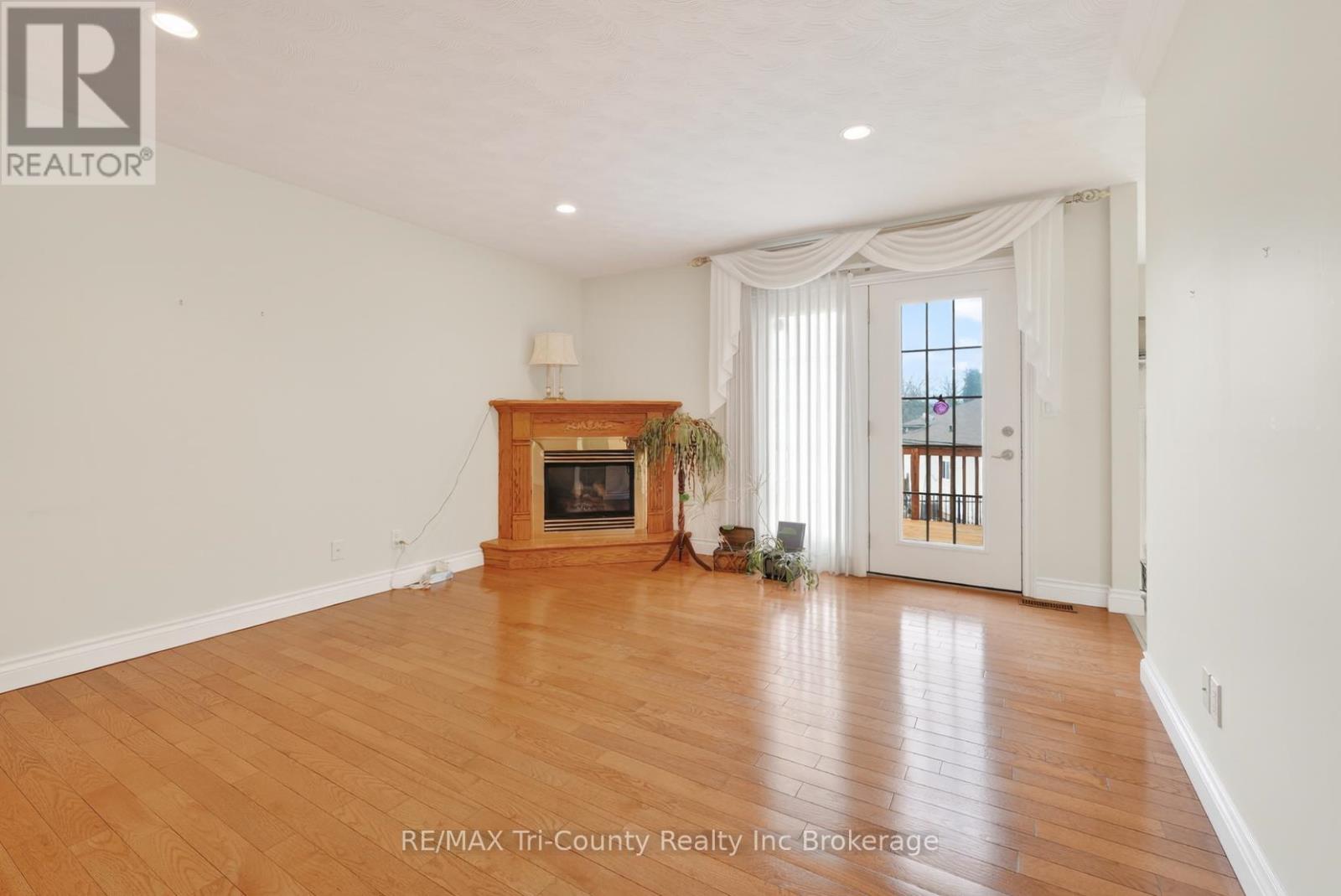 14 Yeager Avenue, Norfolk (Simcoe), Ontario  N3Y 5M6 - Photo 12 - X12850160