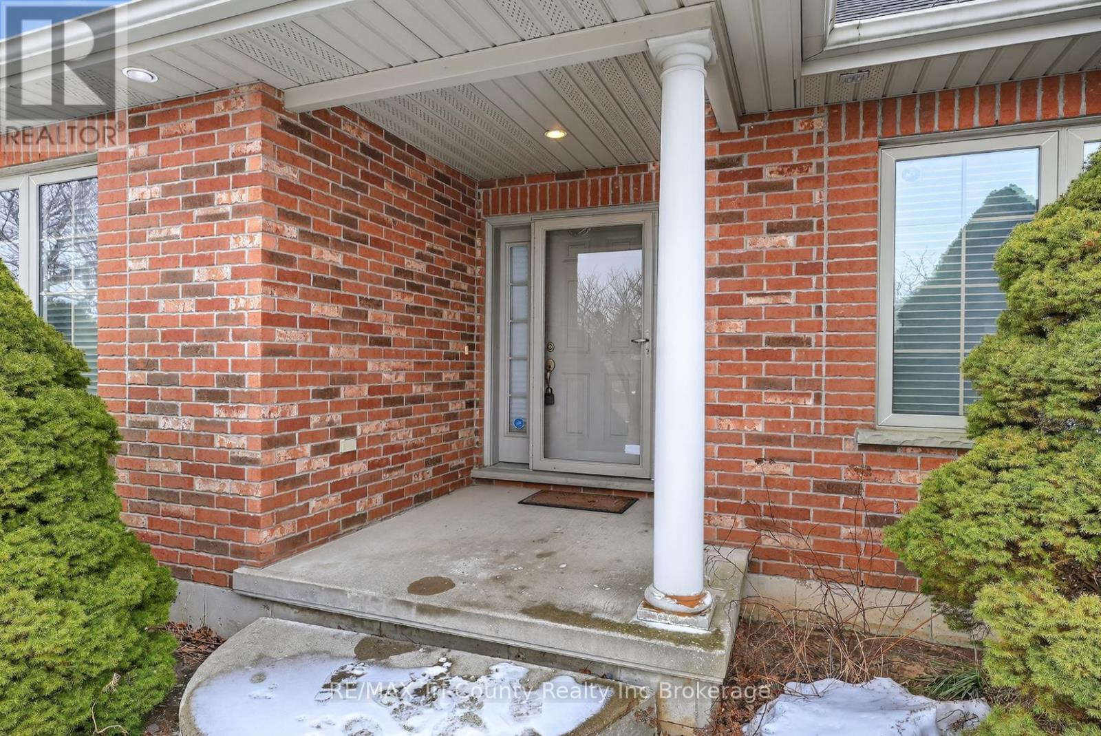 14 Yeager Avenue, Norfolk (Simcoe), Ontario  N3Y 5M6 - Photo 4 - X12850160