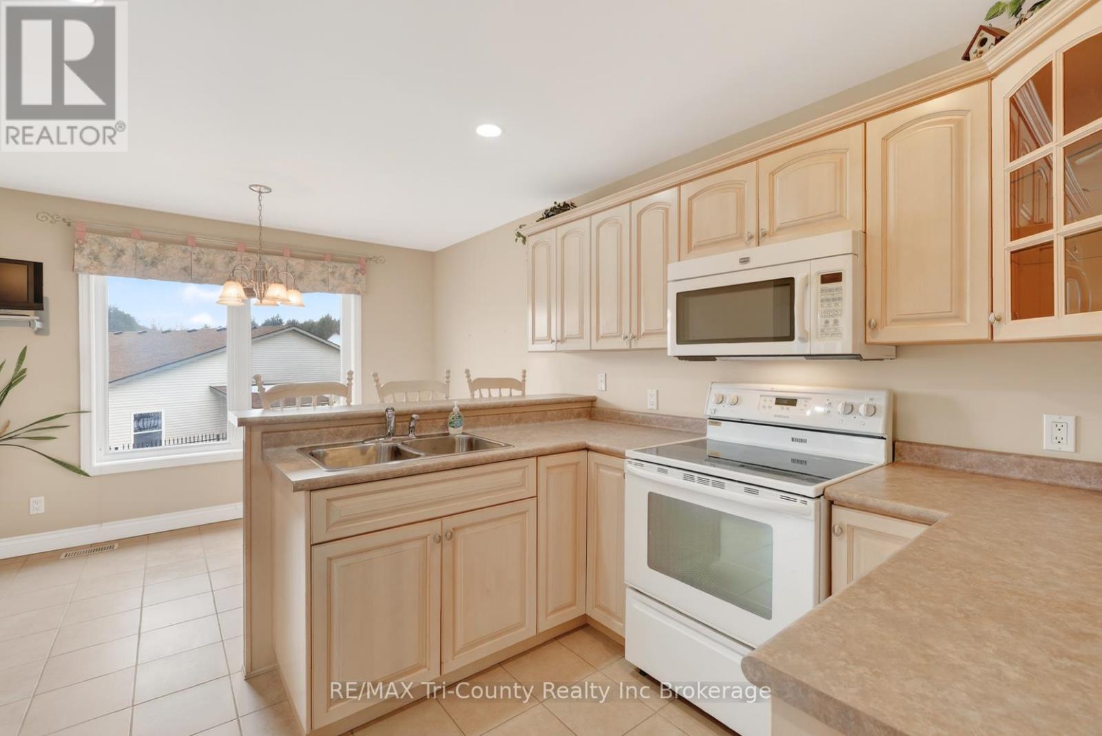 14 Yeager Avenue, Norfolk (Simcoe), Ontario  N3Y 5M6 - Photo 5 - X12850160