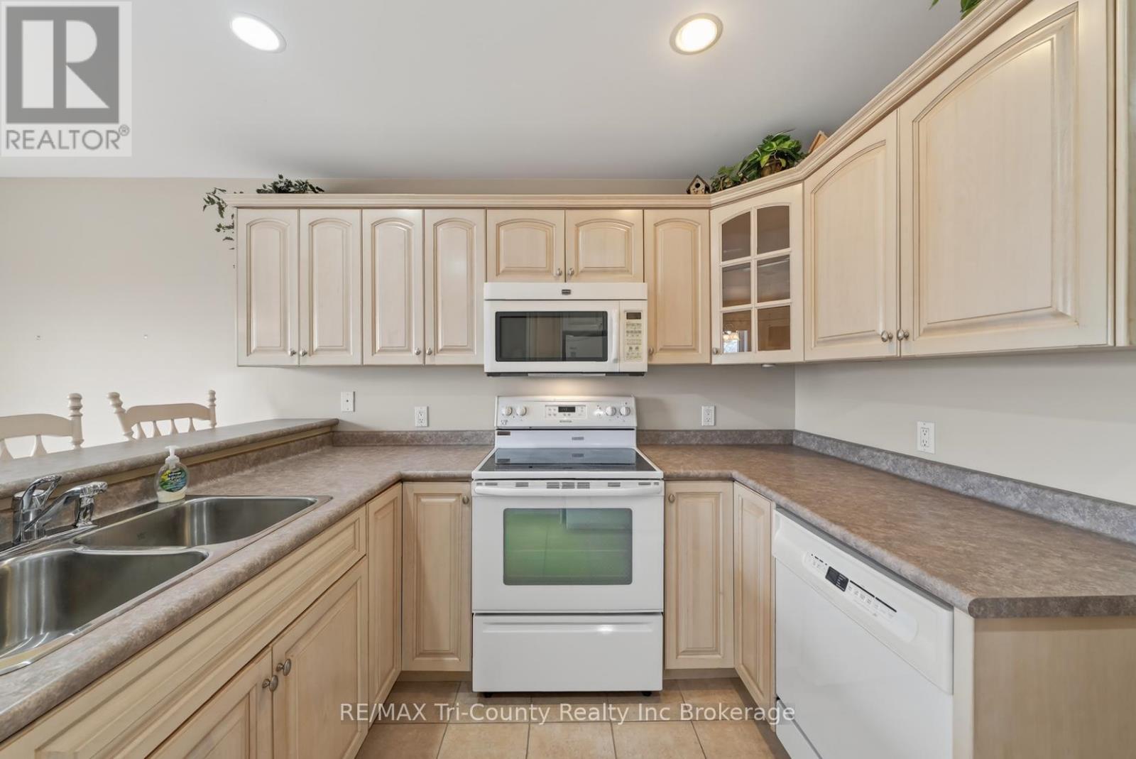 14 Yeager Avenue, Norfolk (Simcoe), Ontario  N3Y 5M6 - Photo 6 - X12850160