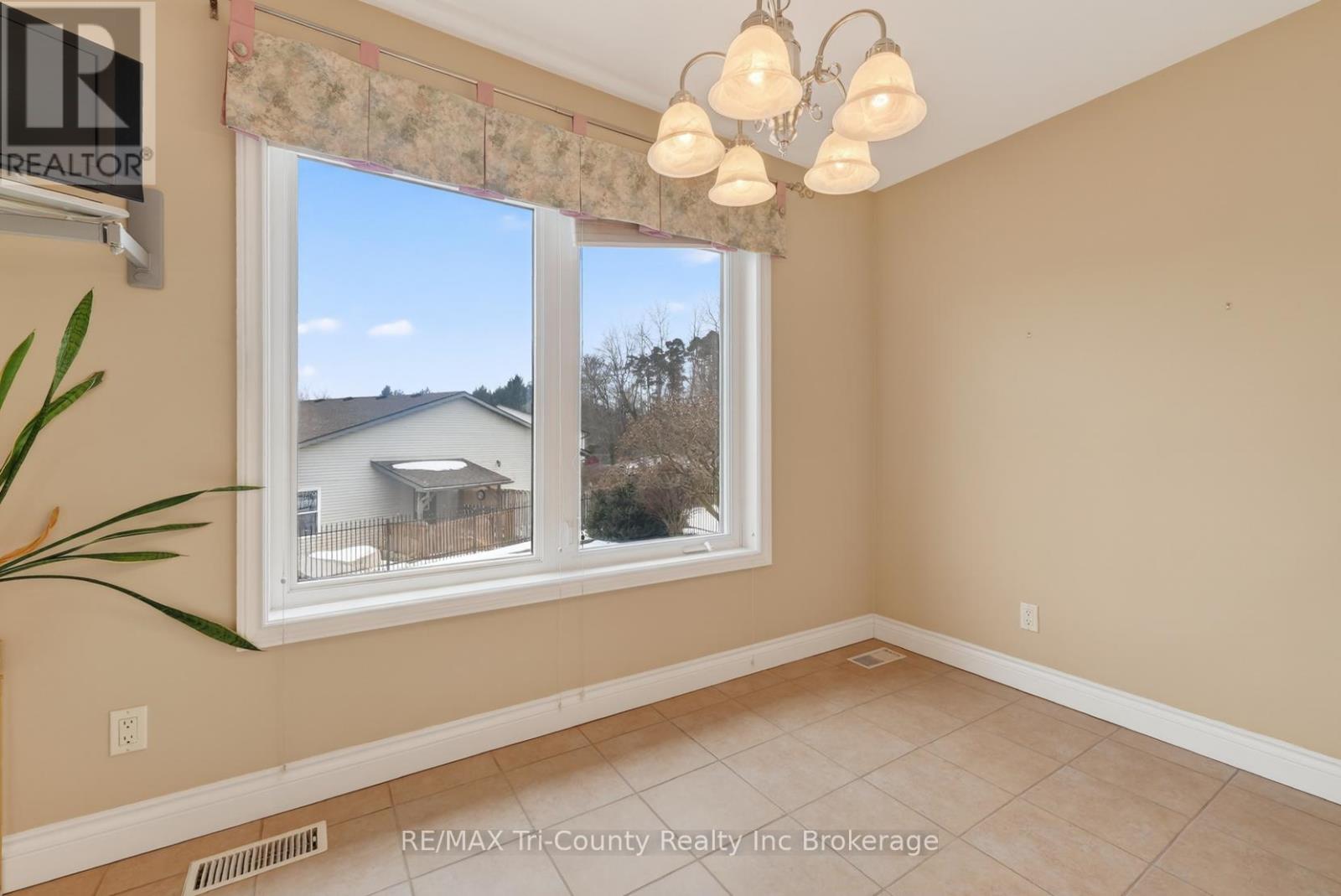 14 Yeager Avenue, Norfolk (Simcoe), Ontario  N3Y 5M6 - Photo 9 - X12850160