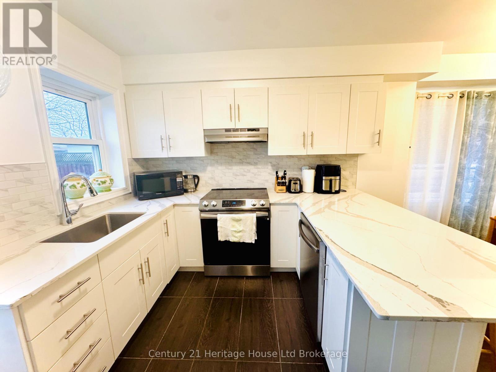 5138 Willmott Street, Niagara Falls (Cherrywood), Ontario  L2E 2A3 - Photo 8 - X12852758