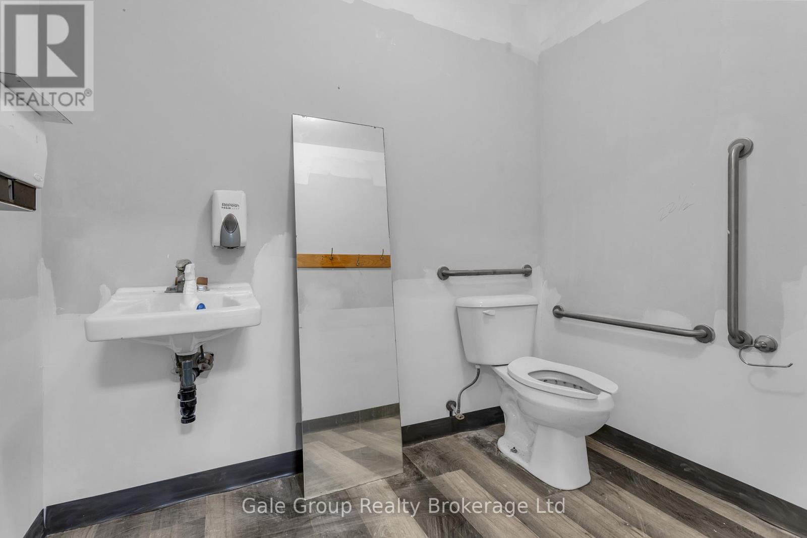 467 Dundas Street, Woodstock (Woodstock - North), Ontario  N4S 1C2 - Photo 11 - X12852824