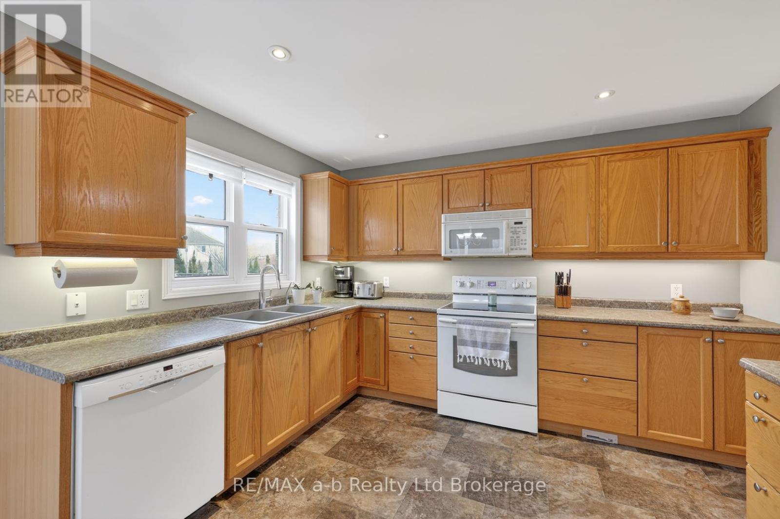 20 Owen Street, Ingersoll (Ingersoll - South), Ontario  N5C 4G7 - Photo 15 - X12854224