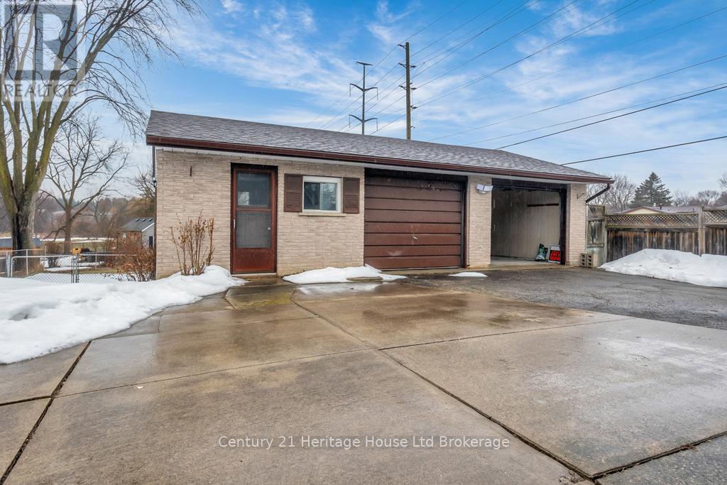 368 Odlum Drive, Woodstock (Woodstock - South), Ontario  N4S 3S2 - Photo 8 - X12856294