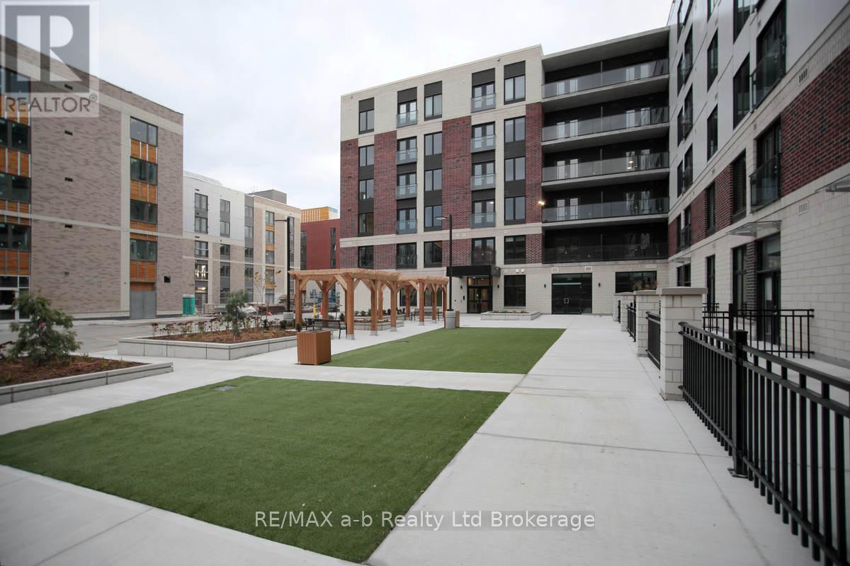 A - 370 South Street S, London East (East K), Ontario  N6B 1B8 - Photo 4 - X12860468