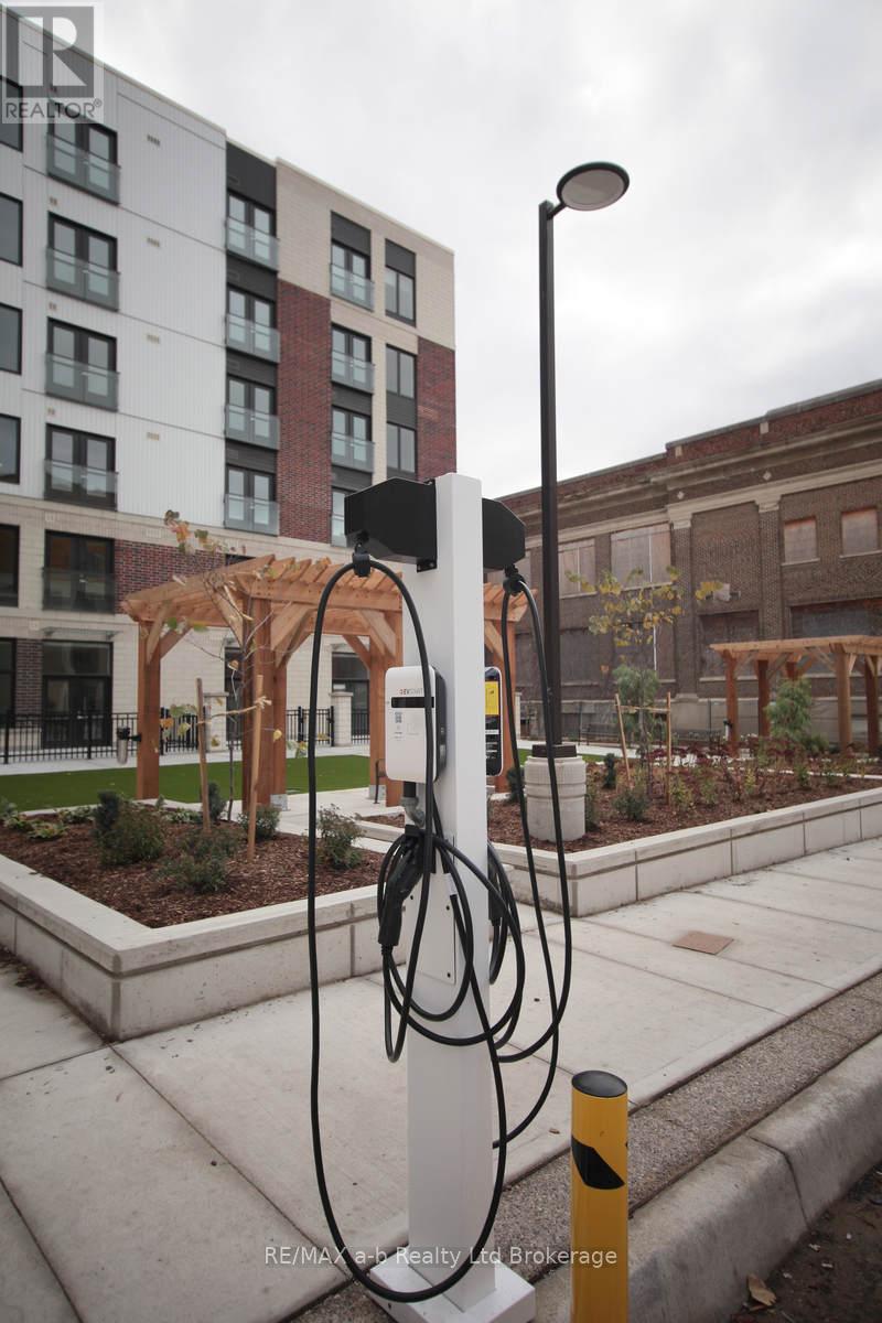 A - 370 South Street S, London East (East K), Ontario  N6B 1B8 - Photo 5 - X12860468