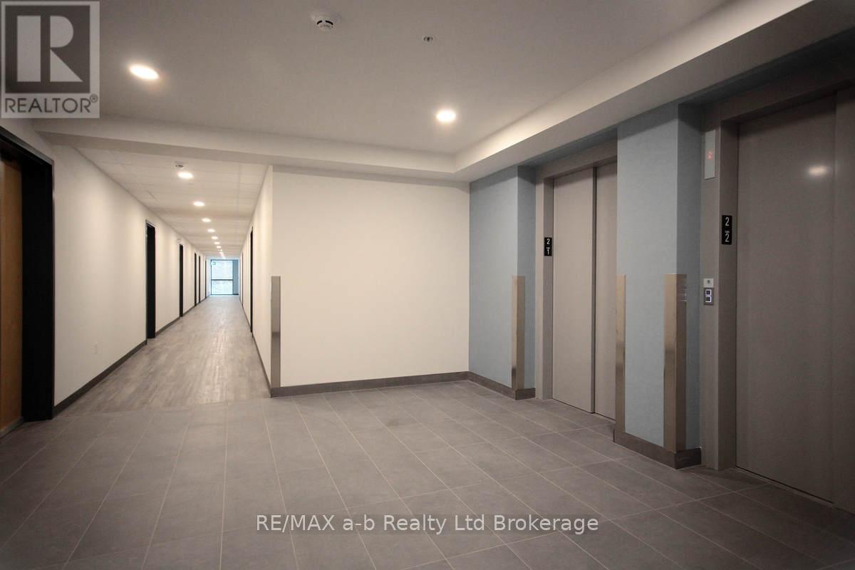 A - 370 South Street S, London East (East K), Ontario  N6B 1B8 - Photo 7 - X12860468