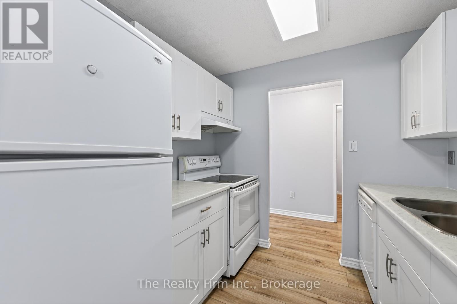 1515 - 45 Pond Mills Road, London South (South J), Ontario  N5Z 4W5 - Photo 8 - X12861226