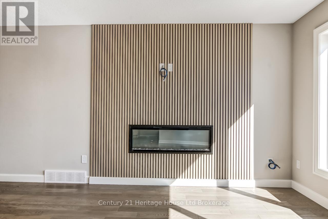 327 Anderson Street, Woodstock (Woodstock - South), Ontario  N4S 0G6 - Photo 7 - X12863190