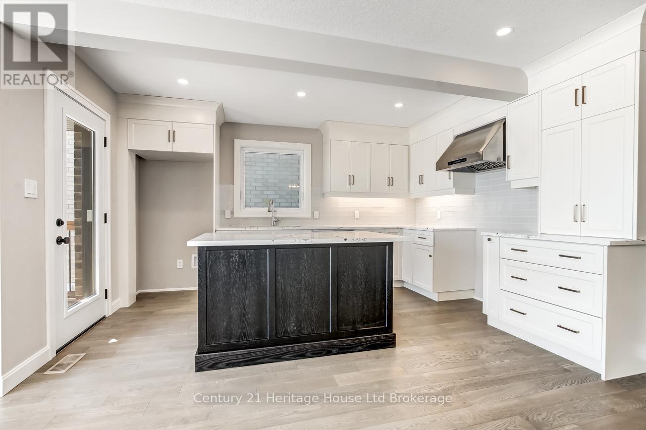 327 Anderson Street, Woodstock (Woodstock - South), Ontario  N4S 0G6 - Photo 9 - X12863190