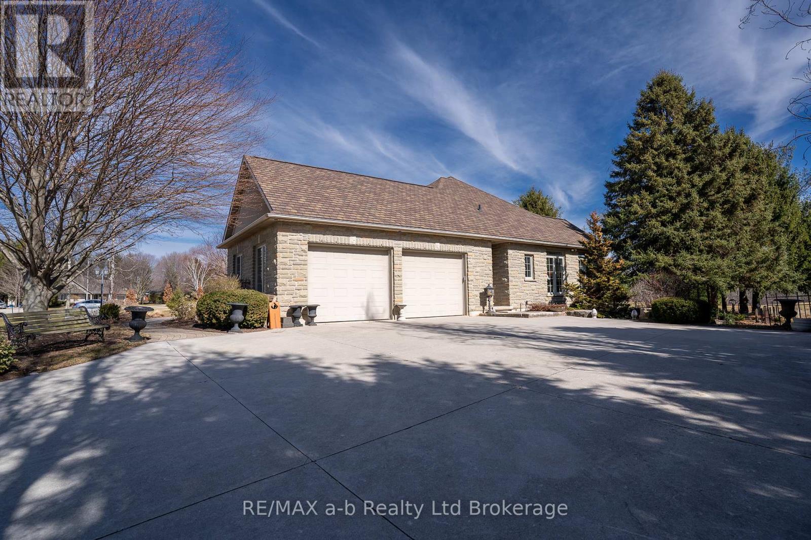 15 Otterview Drive, Norwich (Otterville), Ontario  N0J 1R0 - Photo 4 - X12870016