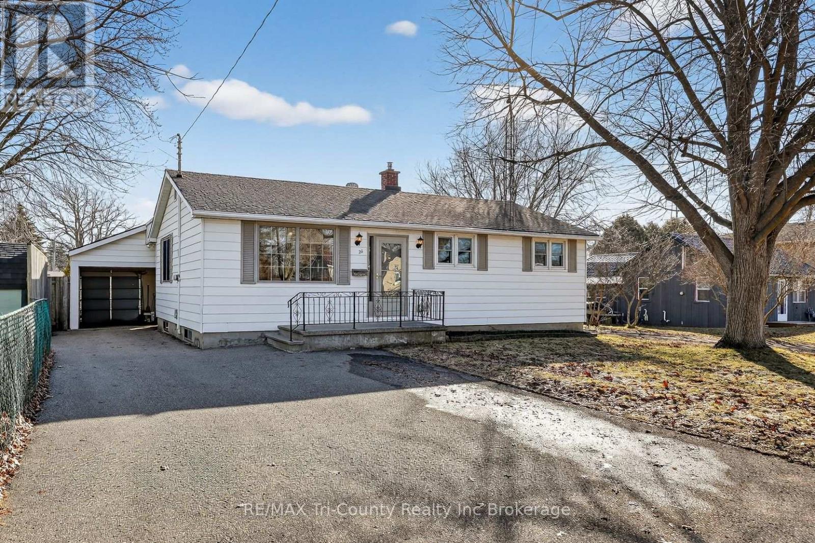 26 Ontario Street, Tillsonburg, Ontario  N4G 2V6 - Photo 2 - X12873078