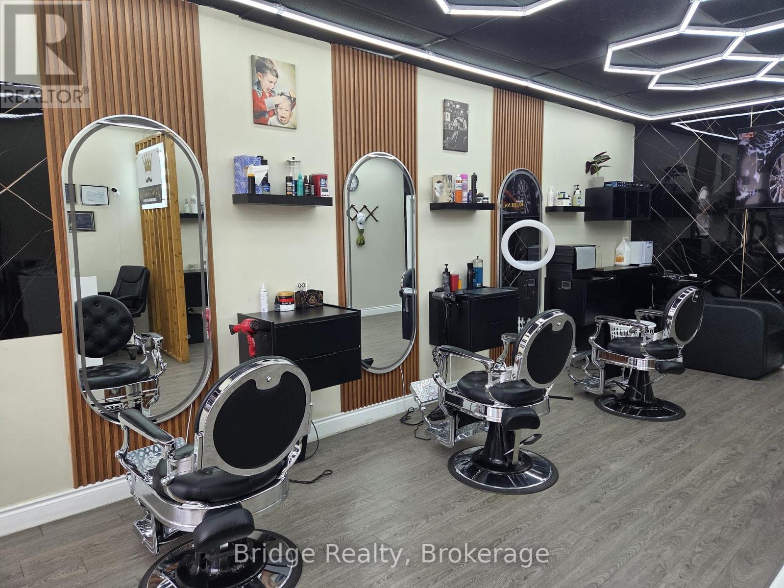 4 - 635 Greenhill Avenue, Hamilton (Vincent), Ontario  L8K 5W8 - Photo 11 - X12878280