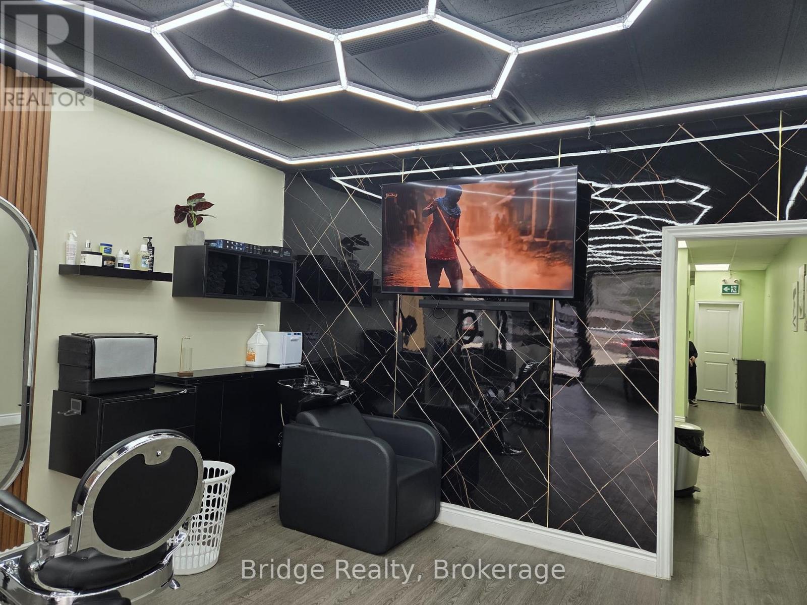 4 - 635 Greenhill Avenue, Hamilton (Vincent), Ontario  L8K 5W8 - Photo 13 - X12878280