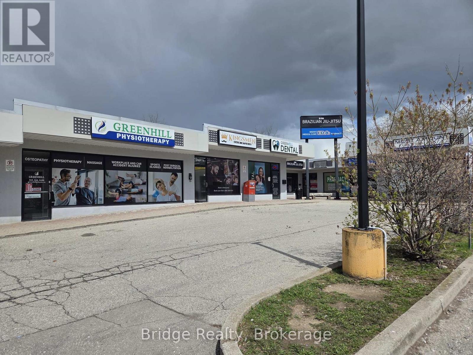 4 - 635 Greenhill Avenue, Hamilton (Vincent), Ontario  L8K 5W8 - Photo 3 - X12878280