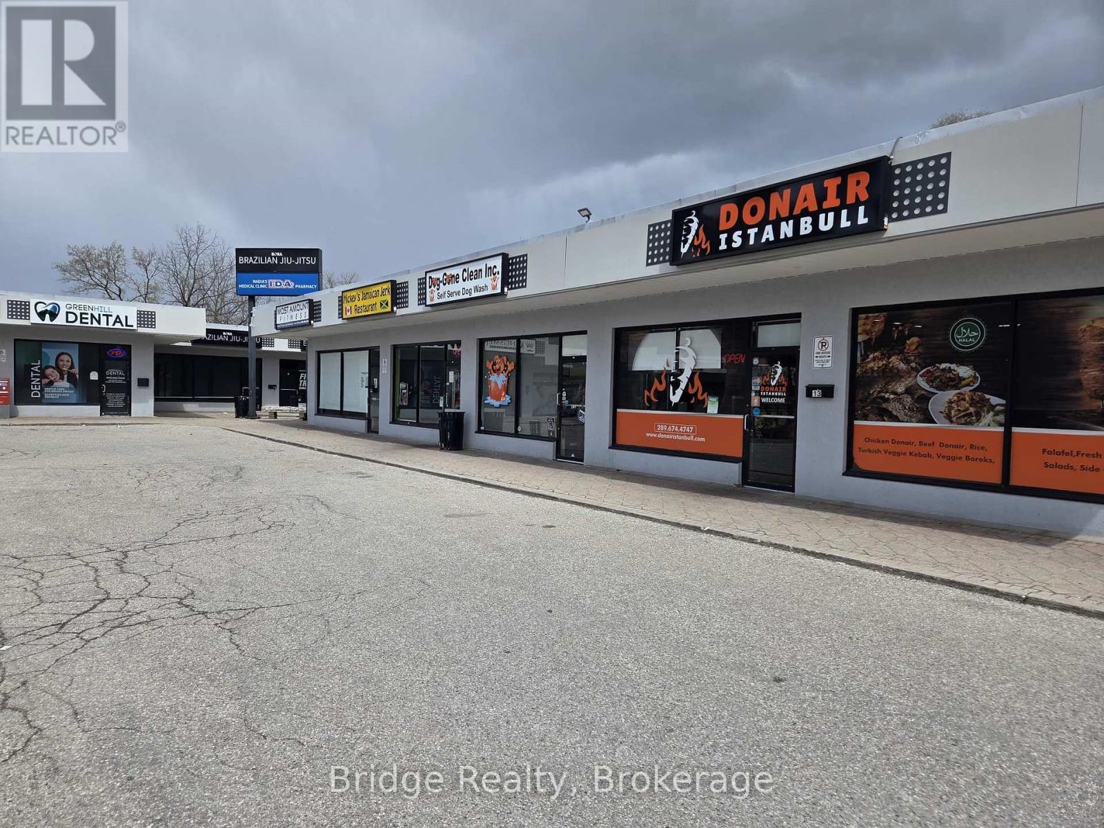 4 - 635 Greenhill Avenue, Hamilton (Vincent), Ontario  L8K 5W8 - Photo 5 - X12878280