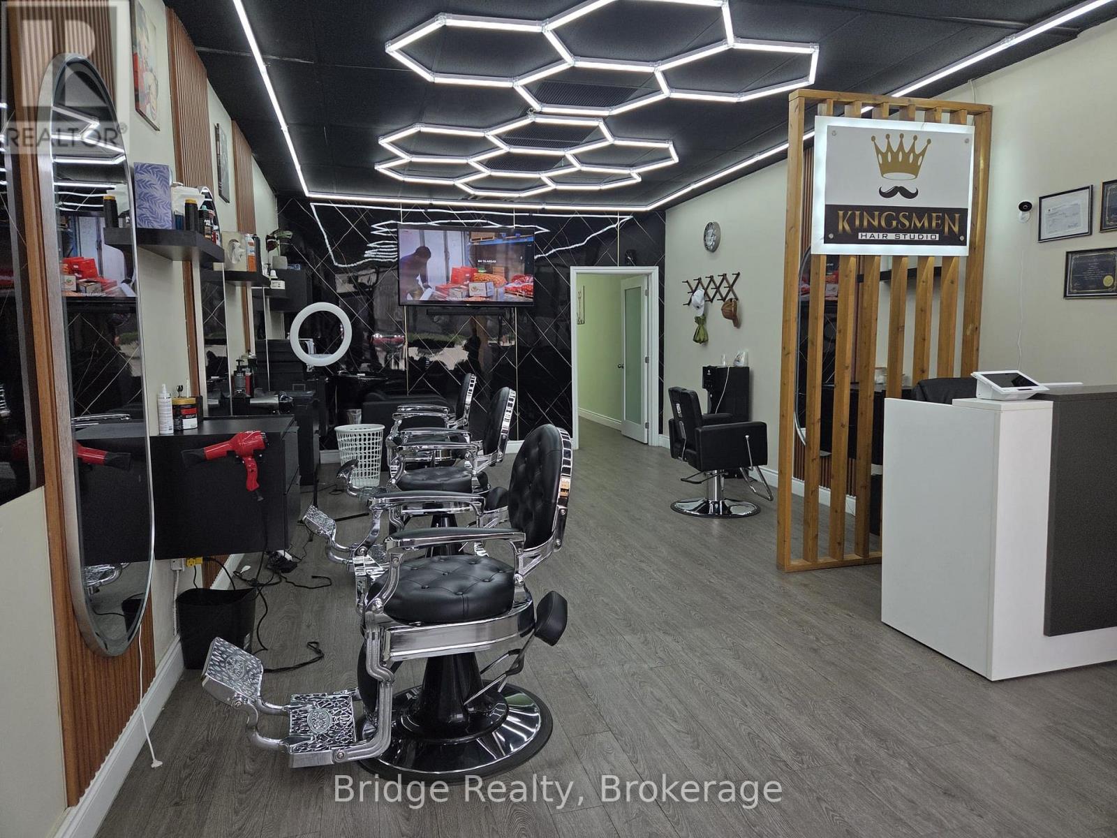 4 - 635 Greenhill Avenue, Hamilton (Vincent), Ontario  L8K 5W8 - Photo 7 - X12878280