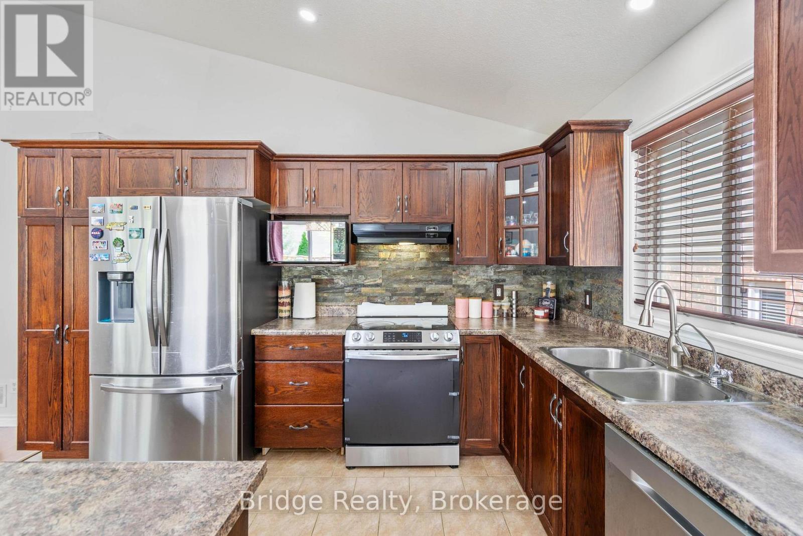 451 Fairway Road, Woodstock (Woodstock - North), Ontario  N4T 0E1 - Photo 11 - X12878592