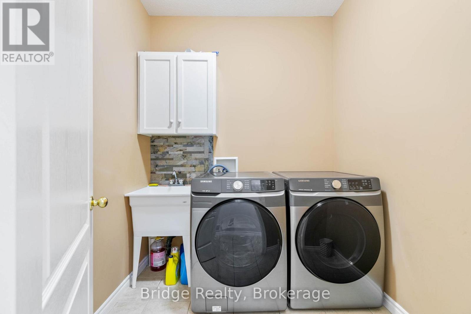 451 Fairway Road, Woodstock (Woodstock - North), Ontario  N4T 0E1 - Photo 6 - X12878592