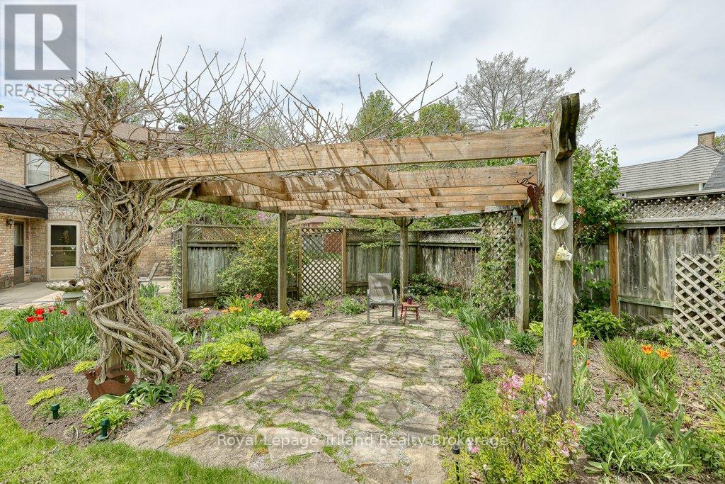 94 Rolph Street, Tillsonburg, Ontario  N4G 3Y4 - Photo 38 - X12879076