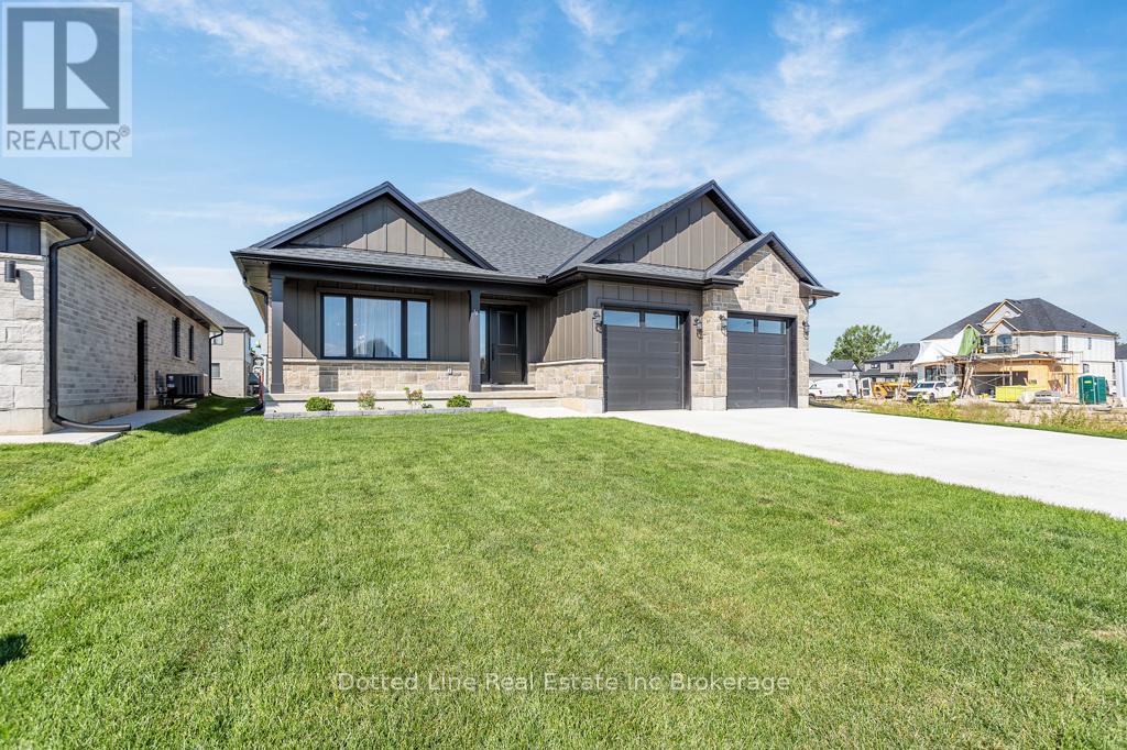 18 Walnut Drive, Tillsonburg, Ontario  N4G 5S2 - Photo 2 - X12879414