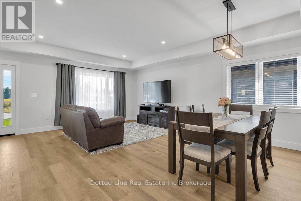 18 Walnut Drive, Tillsonburg, Ontario  N4G 5S2 - Photo 4 - X12879414