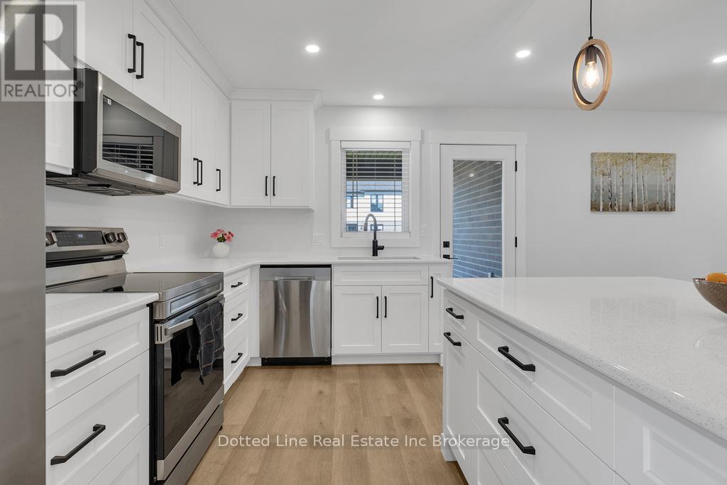 18 Walnut Drive, Tillsonburg, Ontario  N4G 5S2 - Photo 8 - X12879414